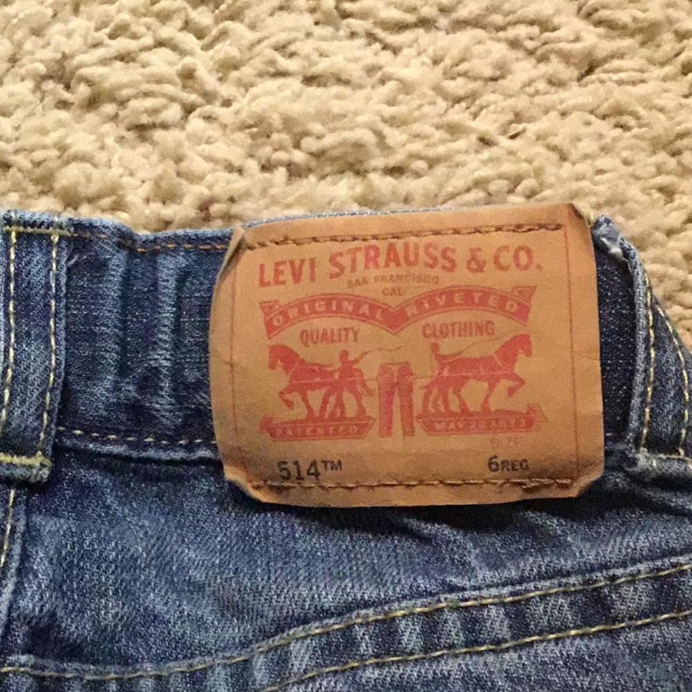Boys size 6 Reg Levi’s 514 Straight Leg jeans - Picture 4 of 5
